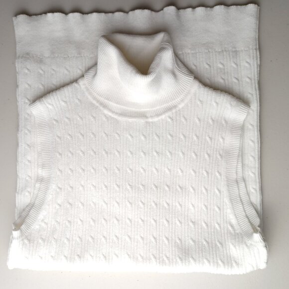 Fall '07 GAP Pristine White Cable Knit Sleeveless Turtleneck - Picture 9 of 9